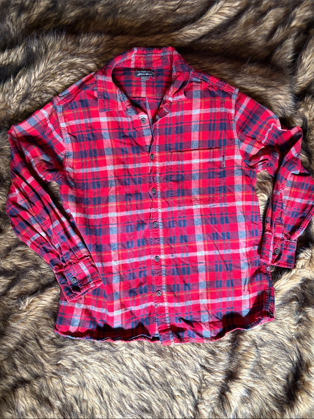 Eddie Bauer Men’s Red And Navy Plaid Pattern Flannel Button Up Shirt Size Large